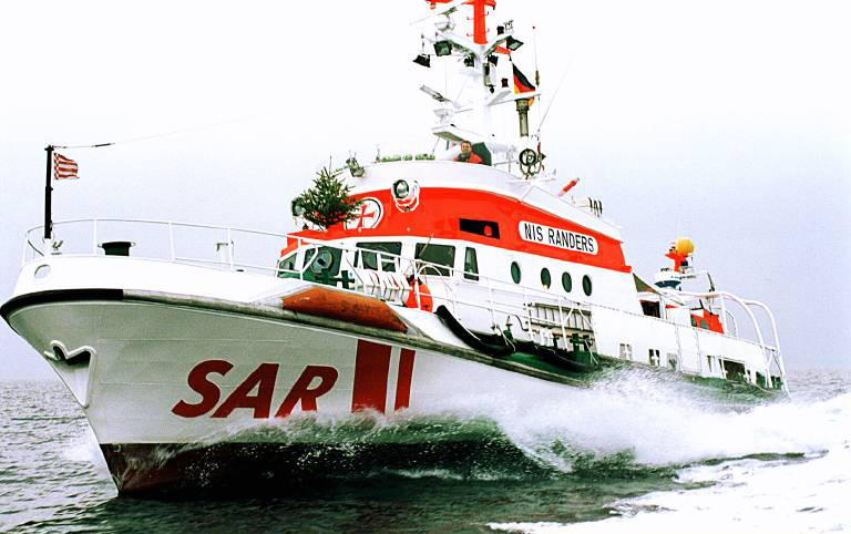 Lebensgefahr! Deutscher Schlagerstar und Frau kentern mit Segeljacht! Seenotrettung kann sie aus dem Meer retten!