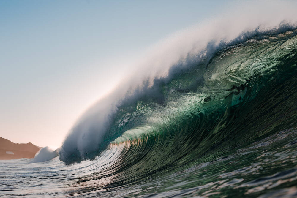 Massive Waves Drag Several Tourists into the Sea! Spanish Vacation Island Becomes a Nightmare
