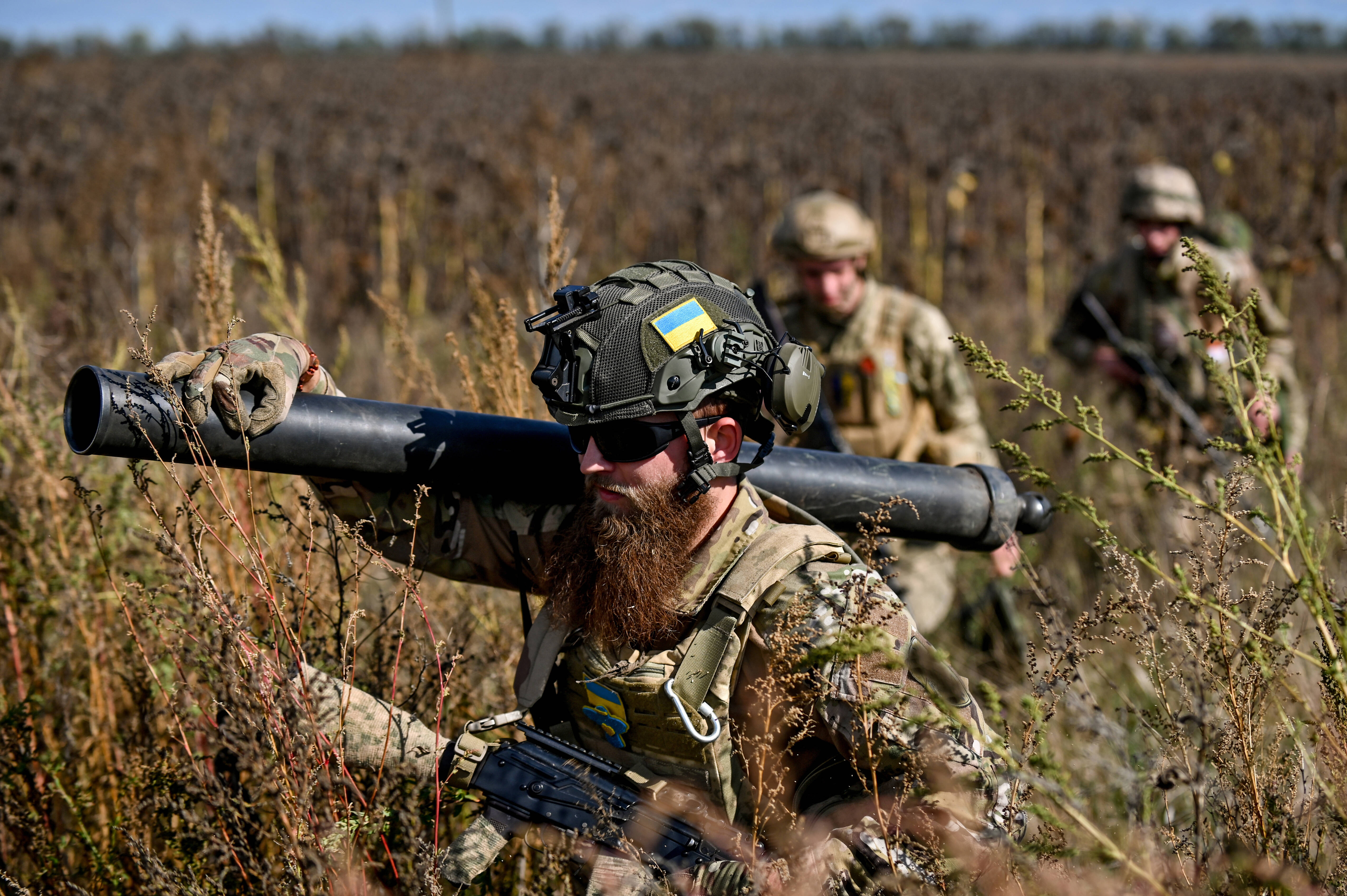Russische Soldaten ergeben sich freiwillig - Putins tobt! Seine Kämpfer legen ihre Waffen nieder