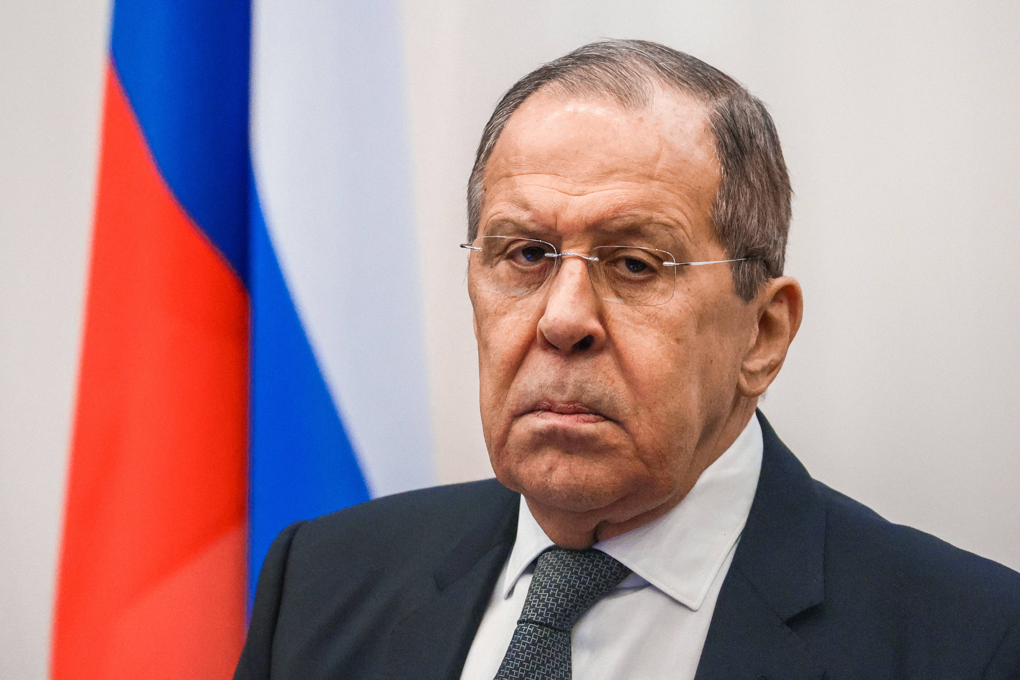 Video blamiert russischen Außenminister Lawrow - mit Iphone und Apple Watch wettert er gegen den Westen!