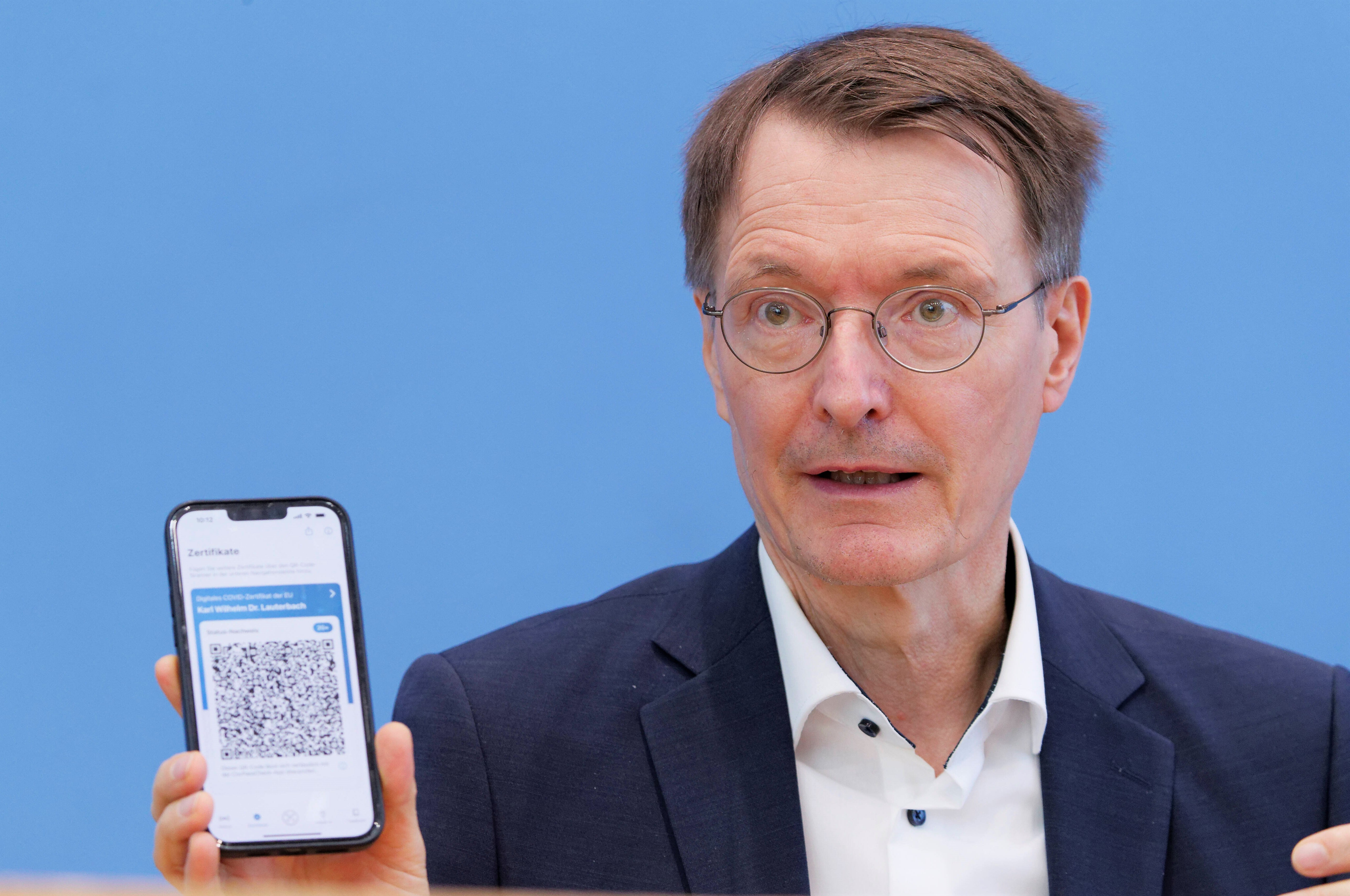 Corona-Streit in Deutschland eskaliert - Sollen Infizierte tatsächlich weiter arbeiten gehen?