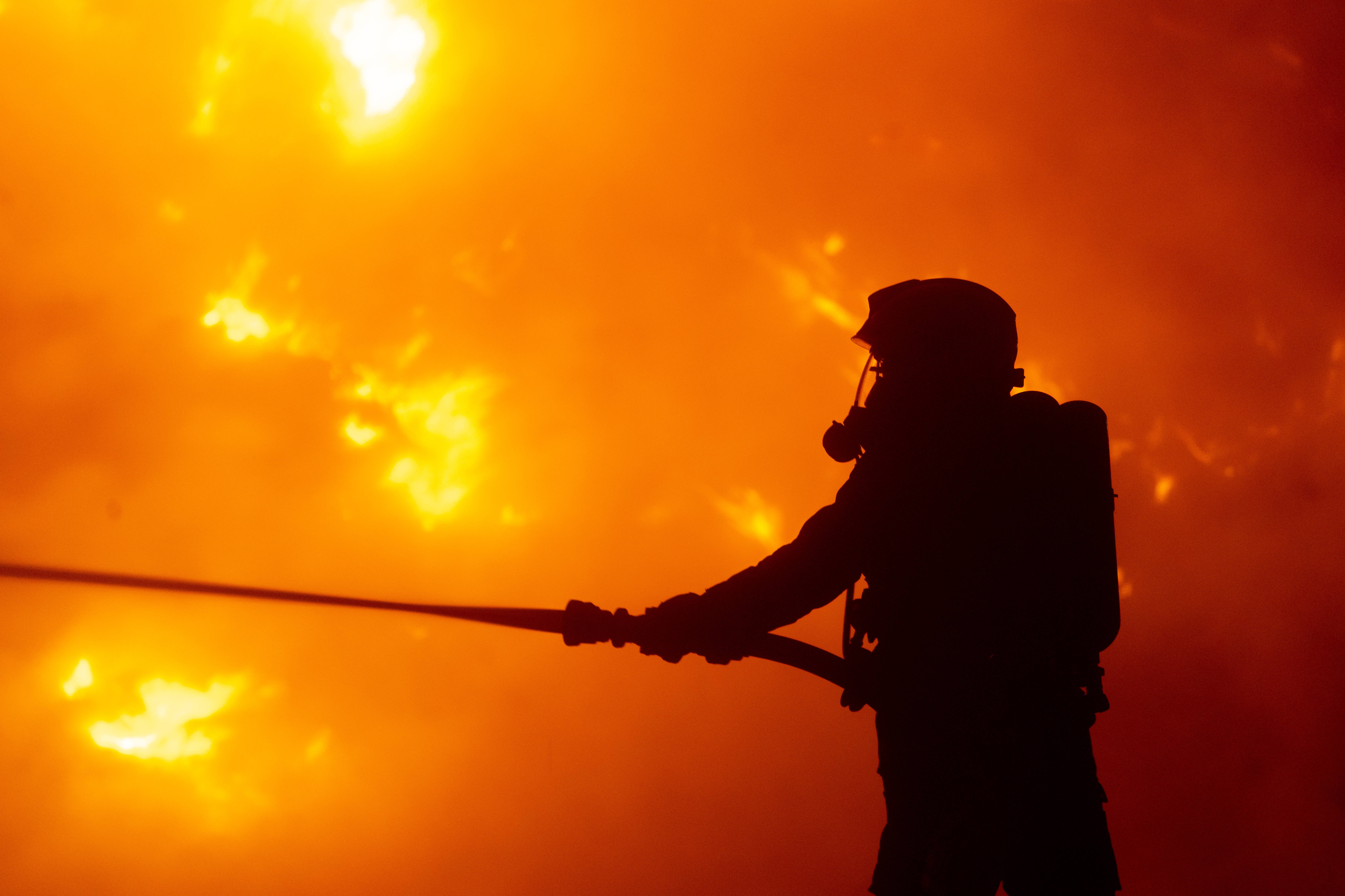 Eilmeldung! Feuerwehrmann legt Brand in Flüchtlingsunterkunft für ukrainische Flüchtlinge! Verhaftung