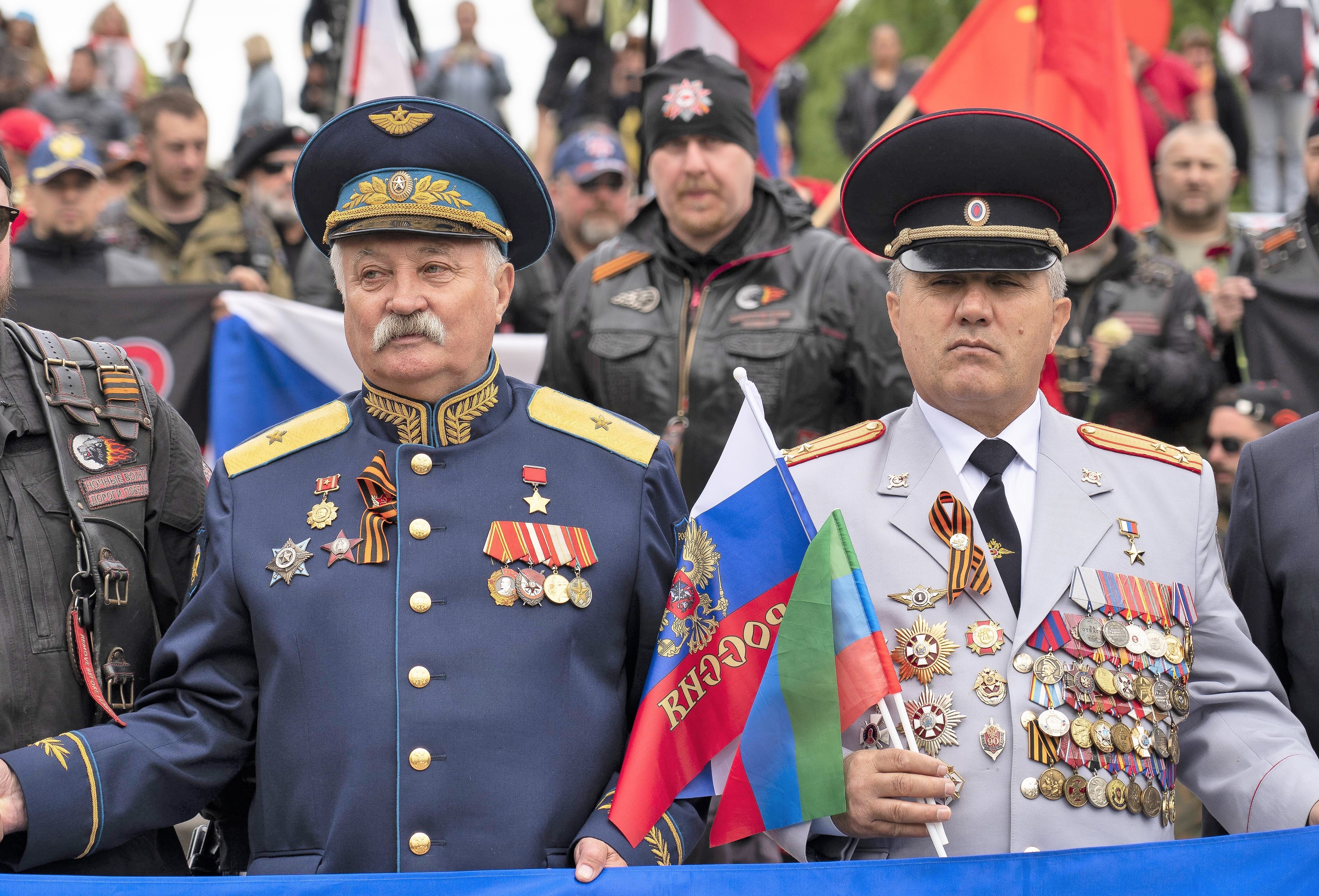 Unfassbar! Russischer Oberst fordert Waschmaschine als Bestechung damit er russische Rekruten akzeptiert!