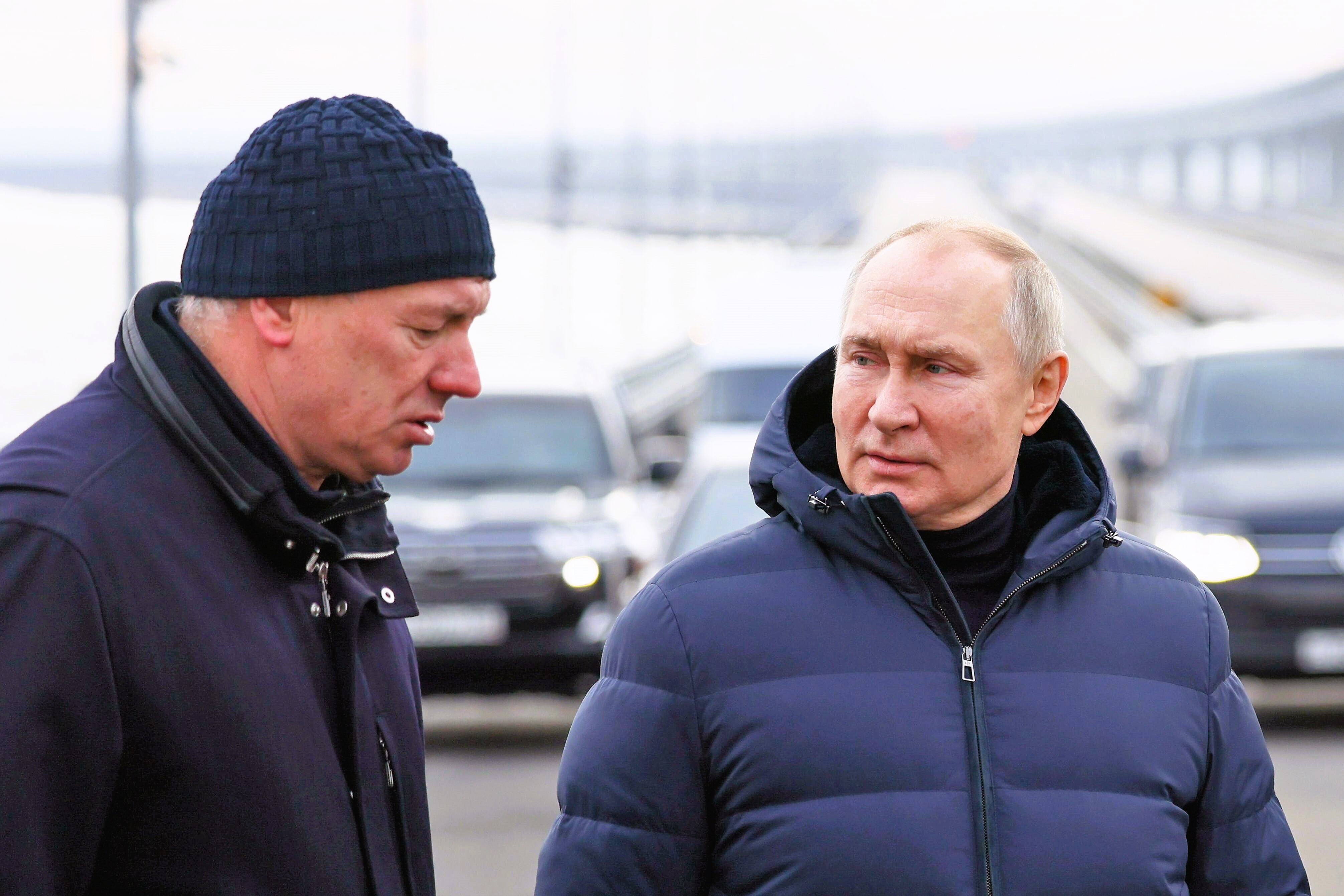 Wladimir Putin - mysteriöse Blondine an seiner Seite! Ist diese Frau seine geheime Sicherheitsagentin?
