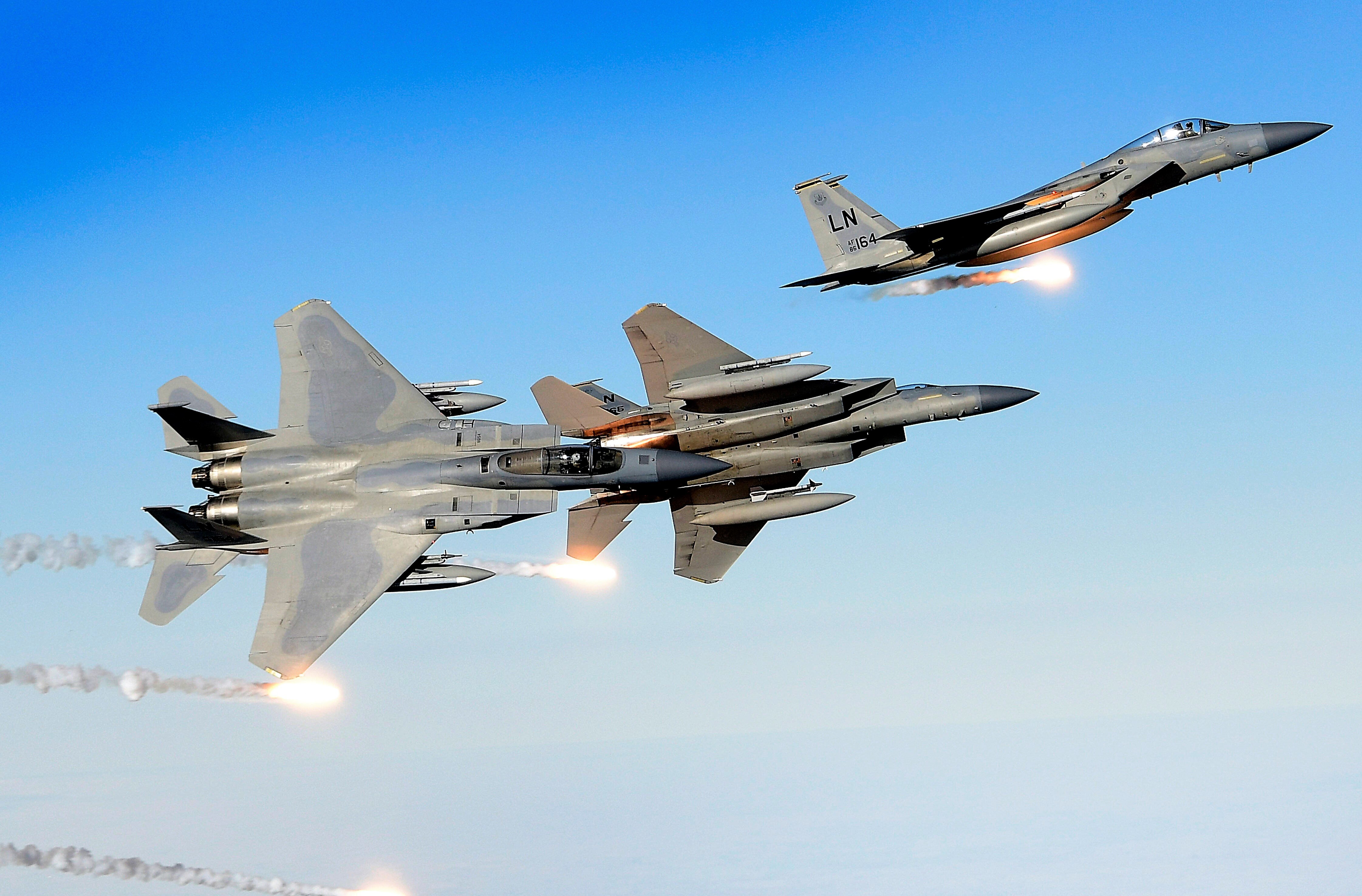 US-Kampfjets fangen russische Militärflugzeuge ab! Mehrere russische Maschinen fliegen Richtung USA!
