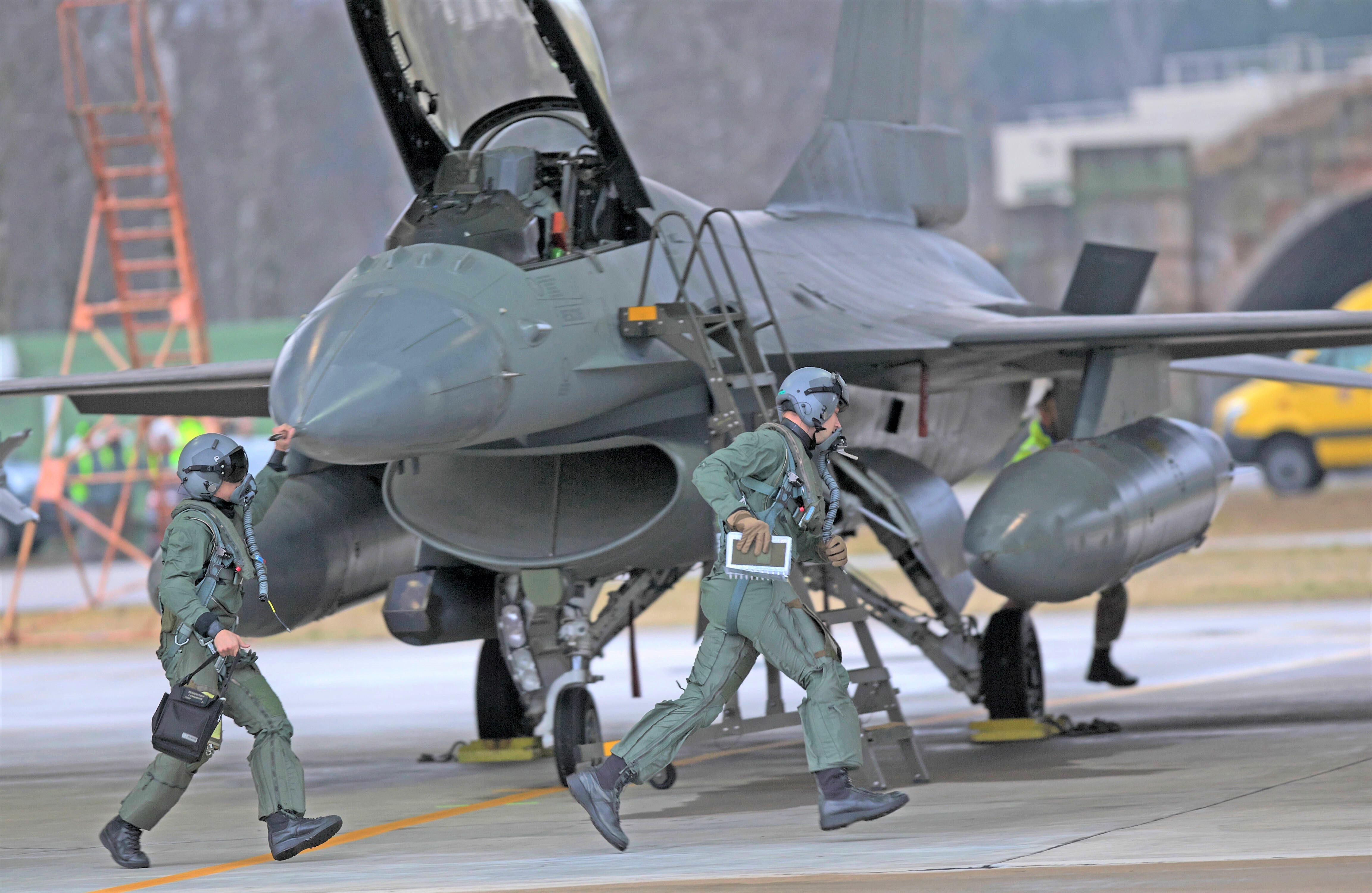 NATO-Ernstfall! Kampfjets donnern über Deutschland! Flugzeuge der NATO in Alarmbereitschaft