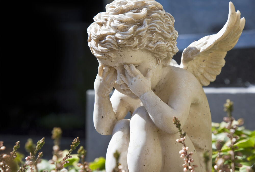 20 Verletzte bei Beerdigung! Mann wirft Böller in die Trauernden - dann schnappt ihn die wütende Menge!