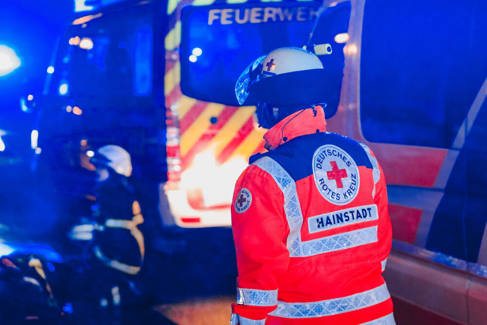 Eilmeldung! Bahnhofsdach in Bayern eingebrochen! Mindestens eine Person stirbt an der Unfallstelle