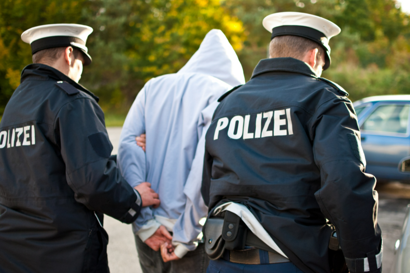 Amoklauf in Flüchtlingsunterkunft: Mann sticht nach Streit wahllos auf Personen ein - Mehrere Menschen verletzt